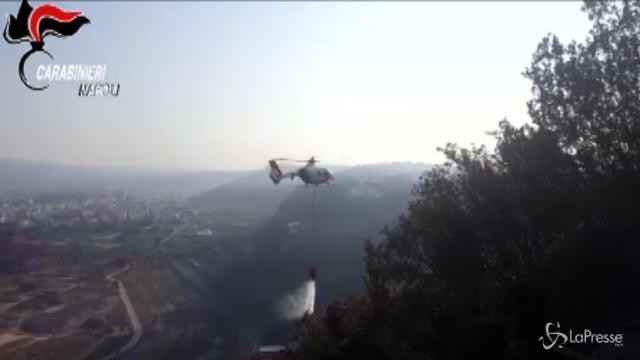 Napoli, il rogo a Posillipo causato da lanterne cinesi