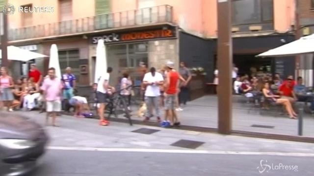 Attacco Barcellona, la polizia nelle case dei sospetti terroristi a Ripoll