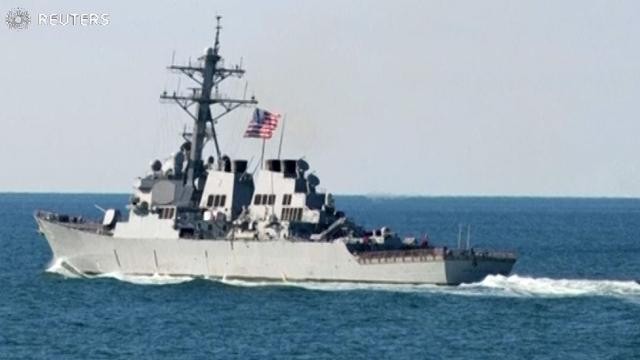 VIDEO Singapore, nave militare Usa si scontra con un cargo