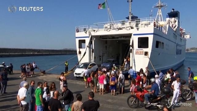 Ischia: turisti e residenti lasciano l’isola