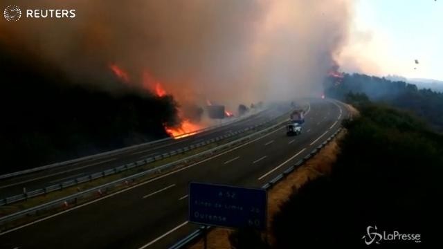 Spagna, incendio spaventoso a Monterrei