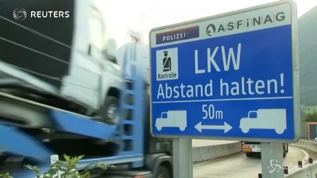 Migranti, esercito al confine austriaco