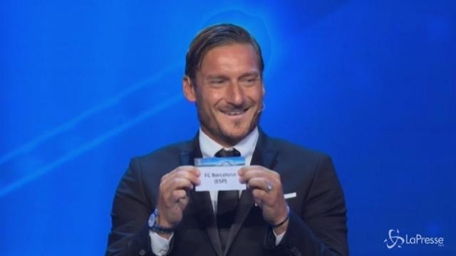 Champions, la risata di Totti quando pesca il Barça per la Juve