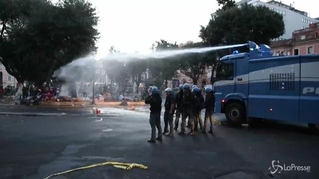 Roma, polemiche sullo sgombero