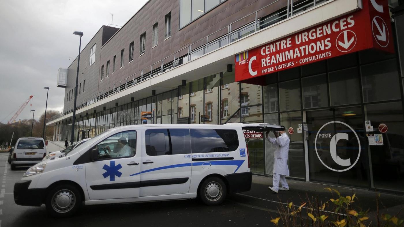 Parigi, fulmine colpisce un parco: feriti 10 bambini e un adulto