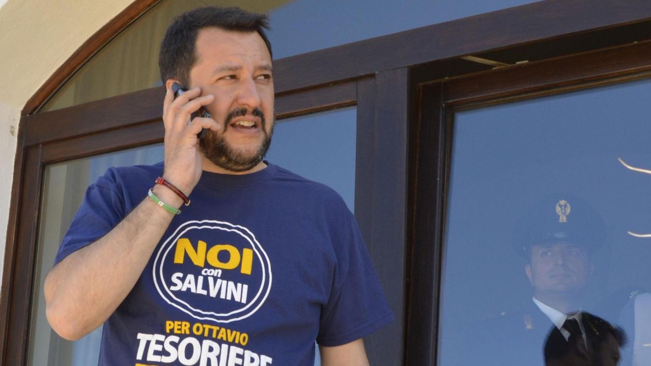 Migranti, Salvini: Per Papa non sono pericolo, ma per coop affare
