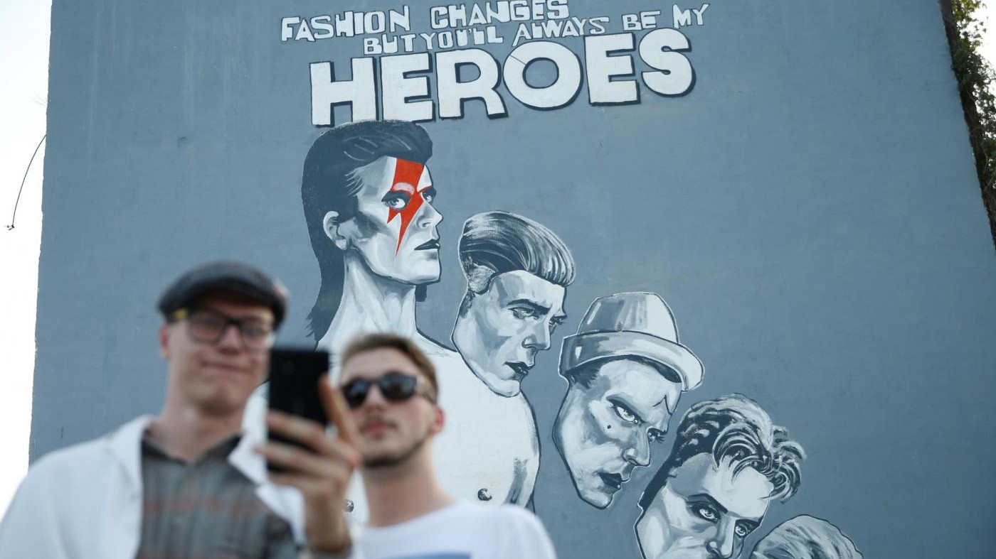 Bosnia, murales per David Bowie inaugurato a Sarajevo