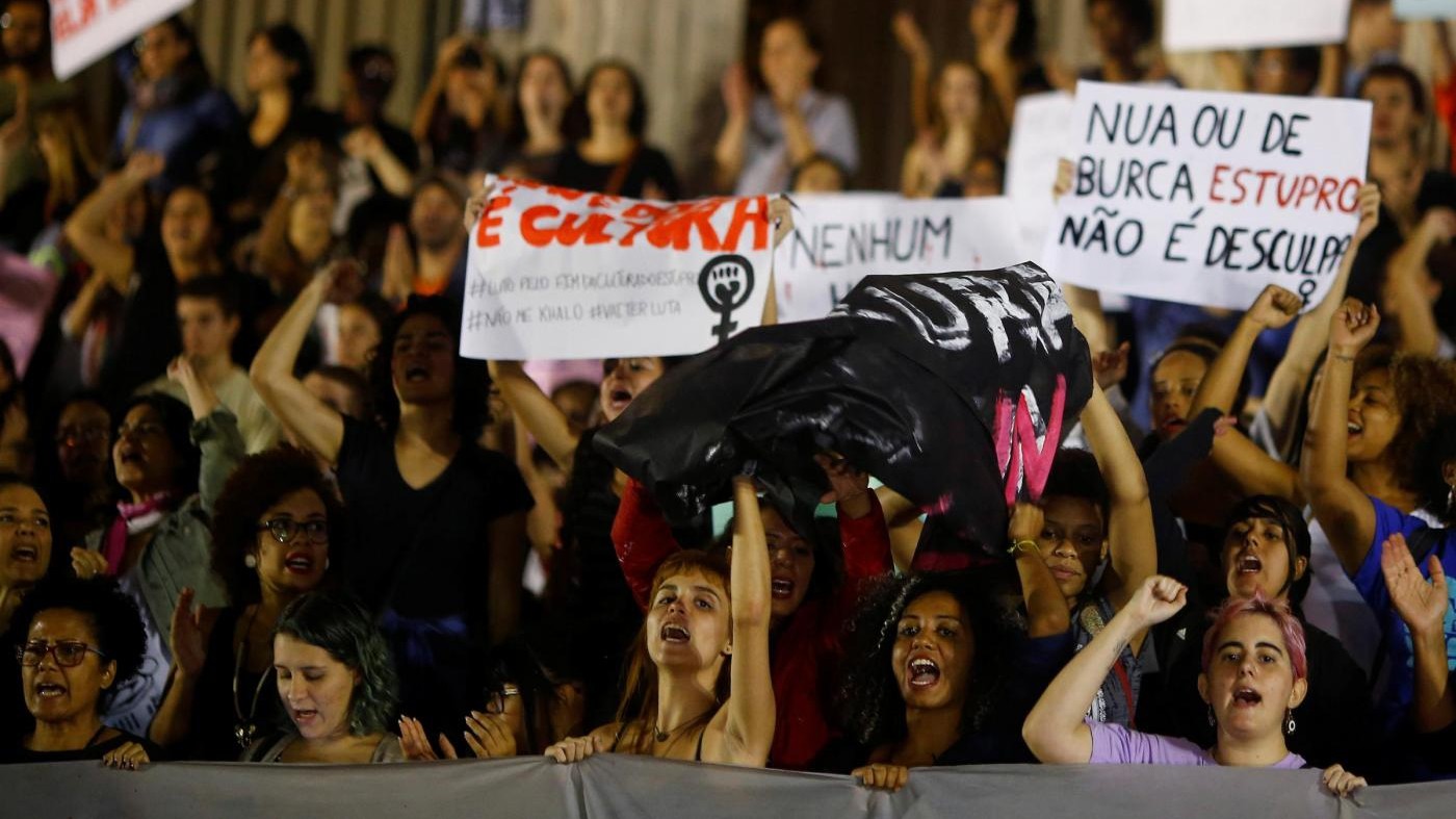 Choc in Brasile, proteste contro stupro di gruppo di 16enne