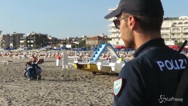 VIDEO Rimini, branco stupra donna polacca, picchiato il marito