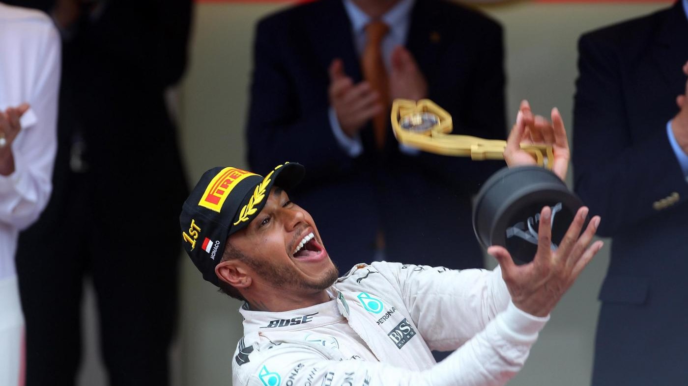 Gp Montecarlo: Lewis Hamilton principesco, Ferrari in crisi nera