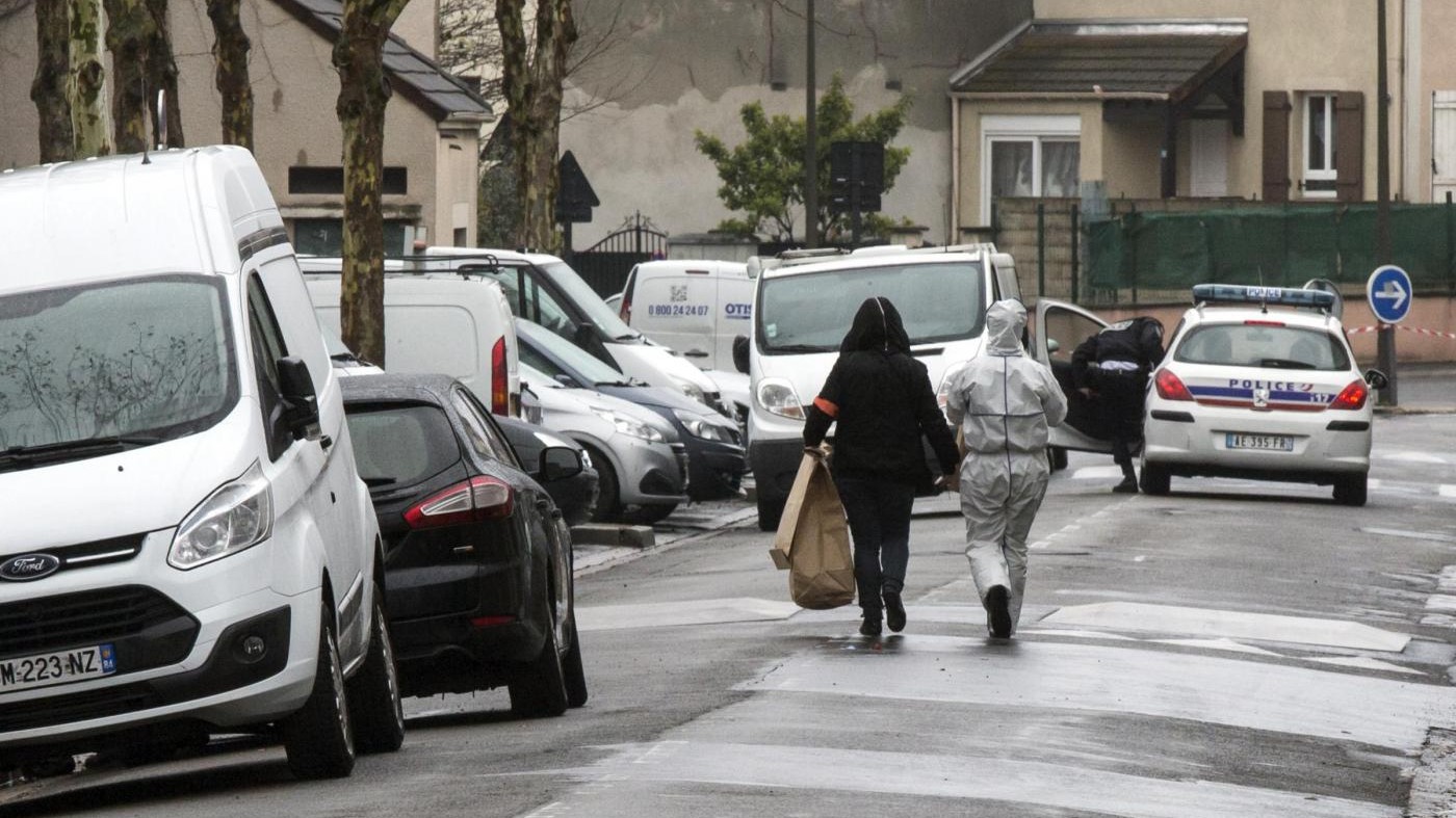 Francia, allarme rapimento per 3 bimbi: la madre è stata uccisa