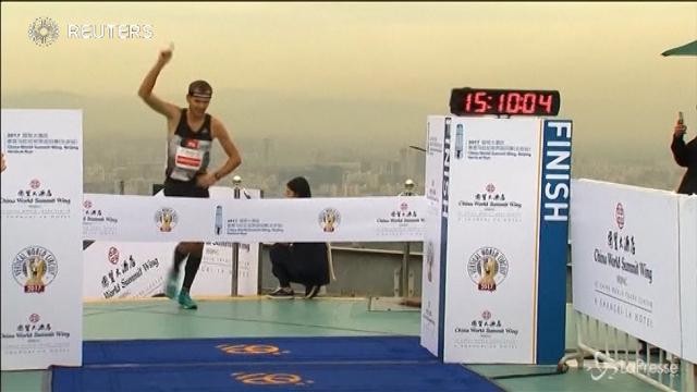 A Pechino la “scalata” del grattacielo