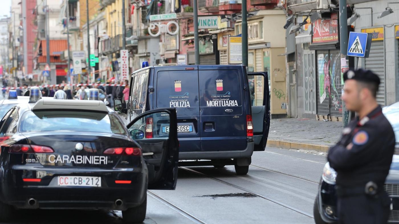 Napoli, agguato tra le slot machine: ucciso un uomo