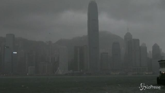 Hong Kong: dopo il tifone Hato arriva Pakhar