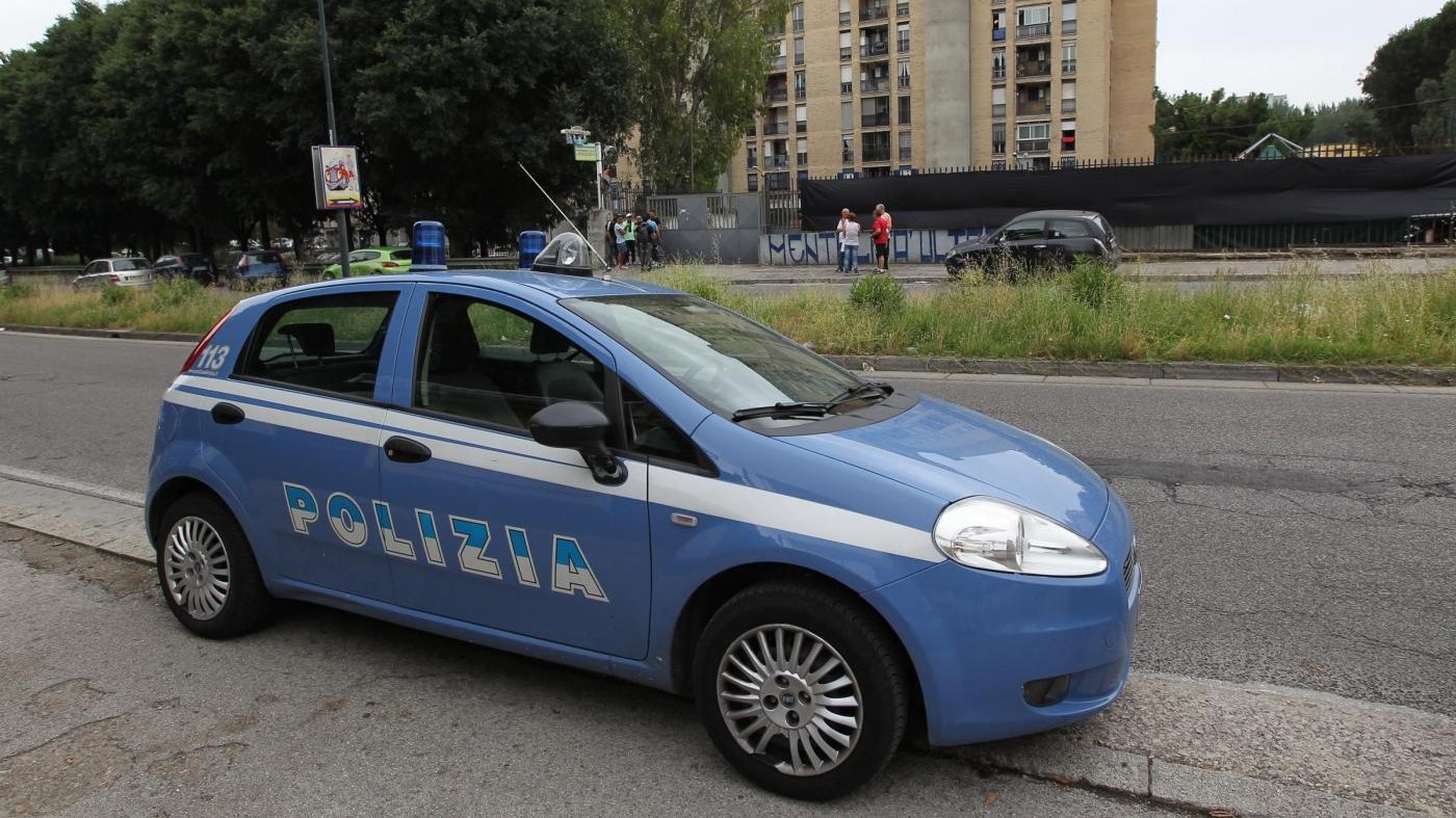 Milano, strafatto di shaboo e alcol aggredisce polizia a morsi