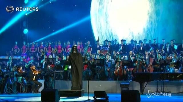 VIDEO Darth Vader direttore d’orchestra in Kazakistan
