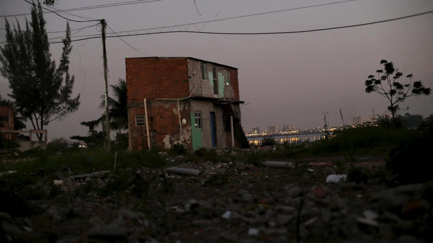 Stupro di massa a Rio, ordinato l’arresto di 6 sospetti