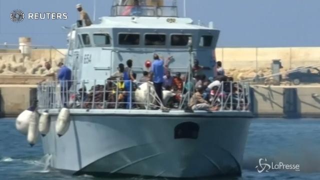 Migranti bloccati al largo della Libia