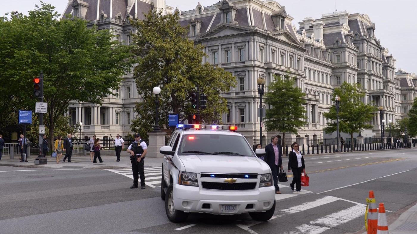 Allarme pacco sospetto: Casa Bianca isolata nel Memorial Day