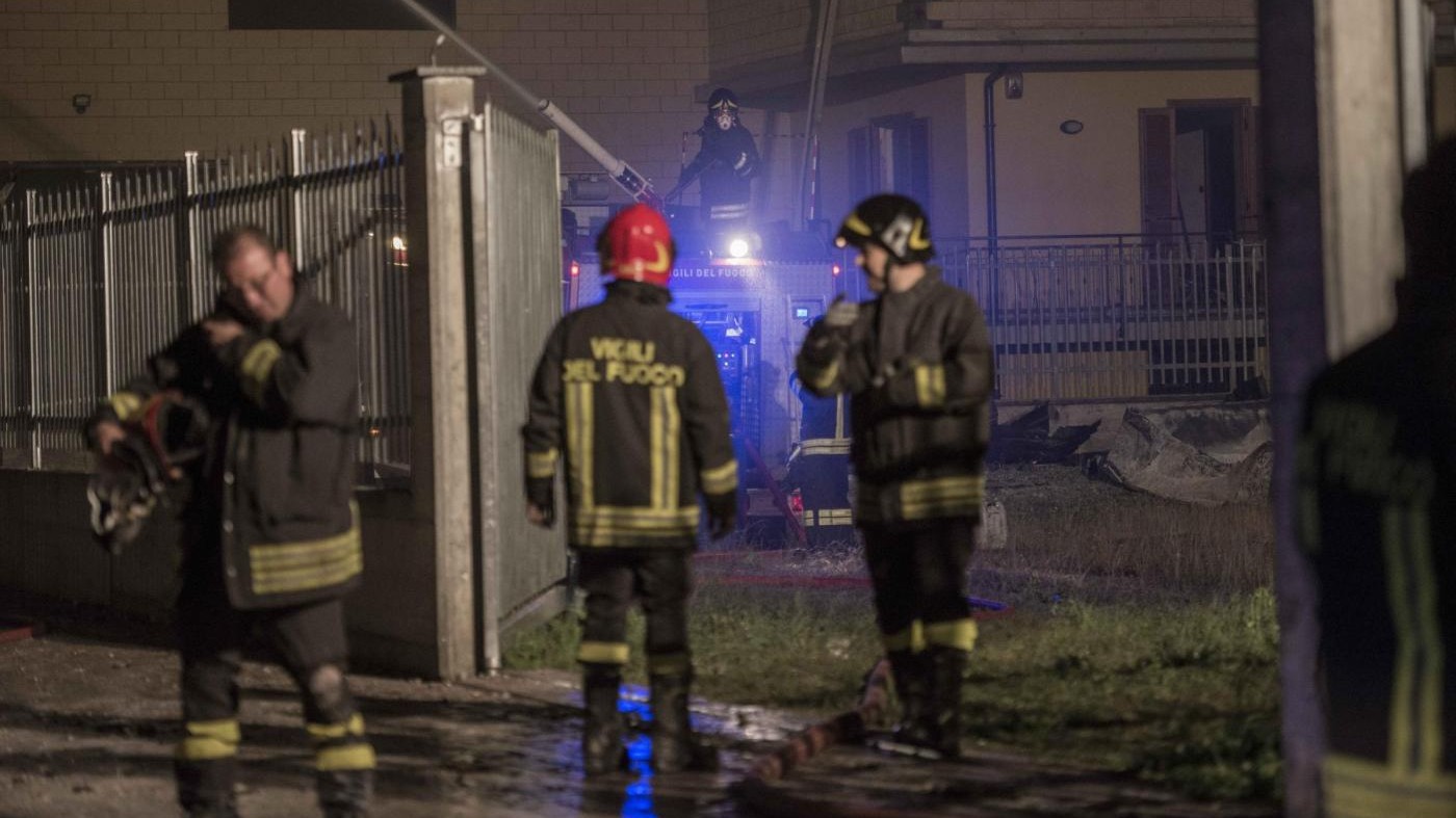 Torino, incendio in azienda chimica: 5 vigili fuoco ustionati