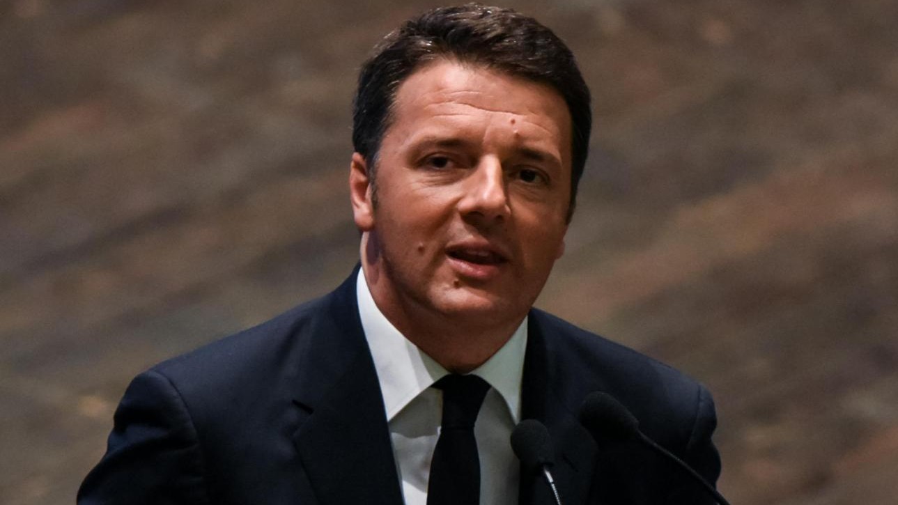 Renzi: Troppi politici in Italia, ridicolo avere 945 parlamentari