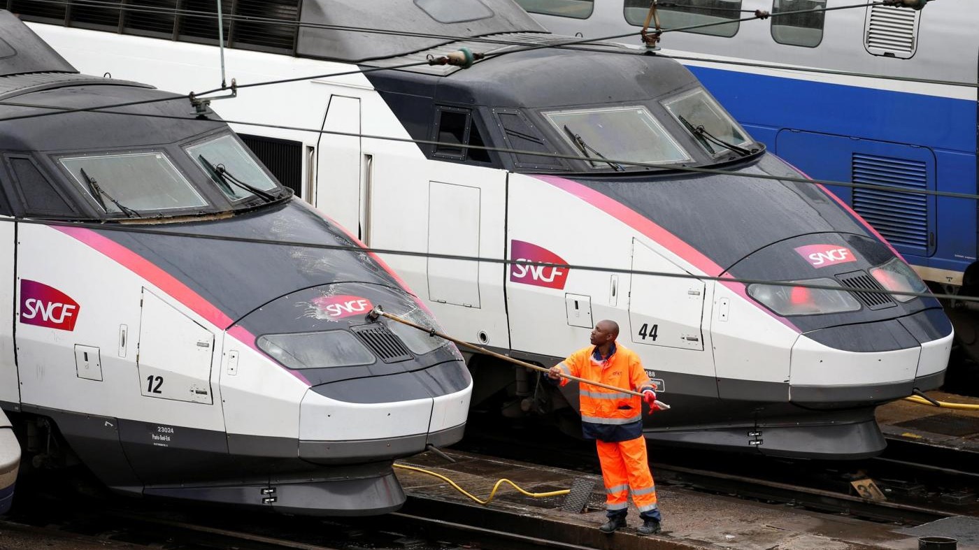 Francia paralizzata: sciopero trasporti contro riforma lavoro