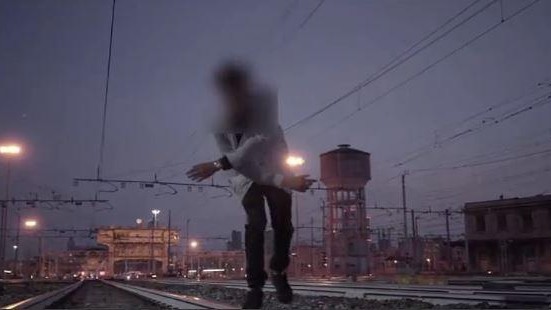 Milano, ballano tra i binari a suon di rap: 4 denunciati VIDEO