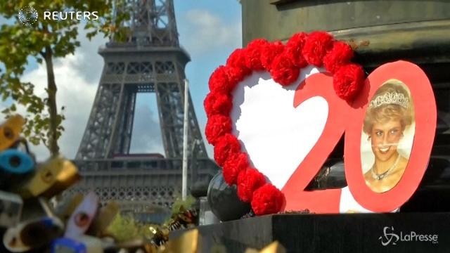 Anche Parigi ricorda Lady D