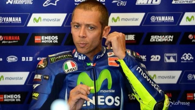 Incidente sull’enduro, Valentino Rossi si rompe tibia e perone