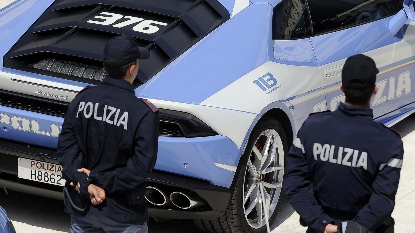 Milano, picchia e violenta la moglie per avere i soldi per le slot