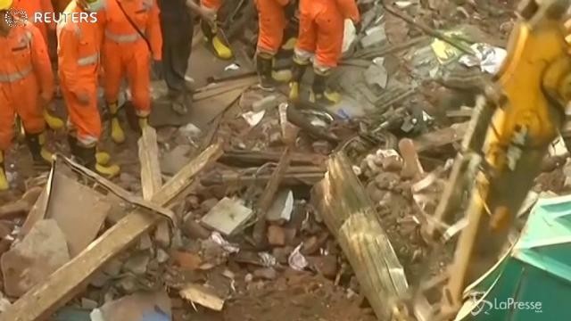 Crollo edificio a Mumbai: almeno 33 morti
