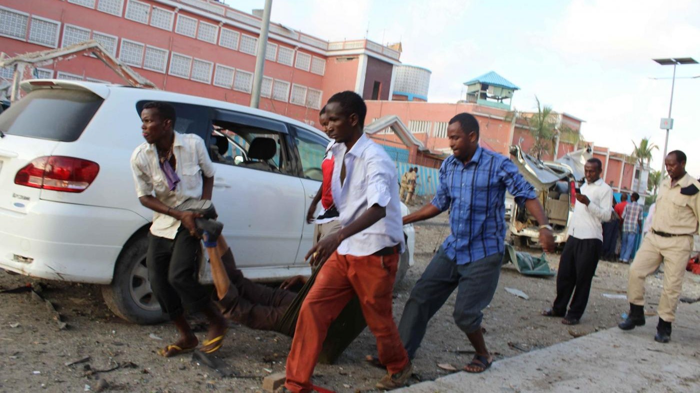 Somalia, attacco in un hotel a Mogadiscio: tre morti