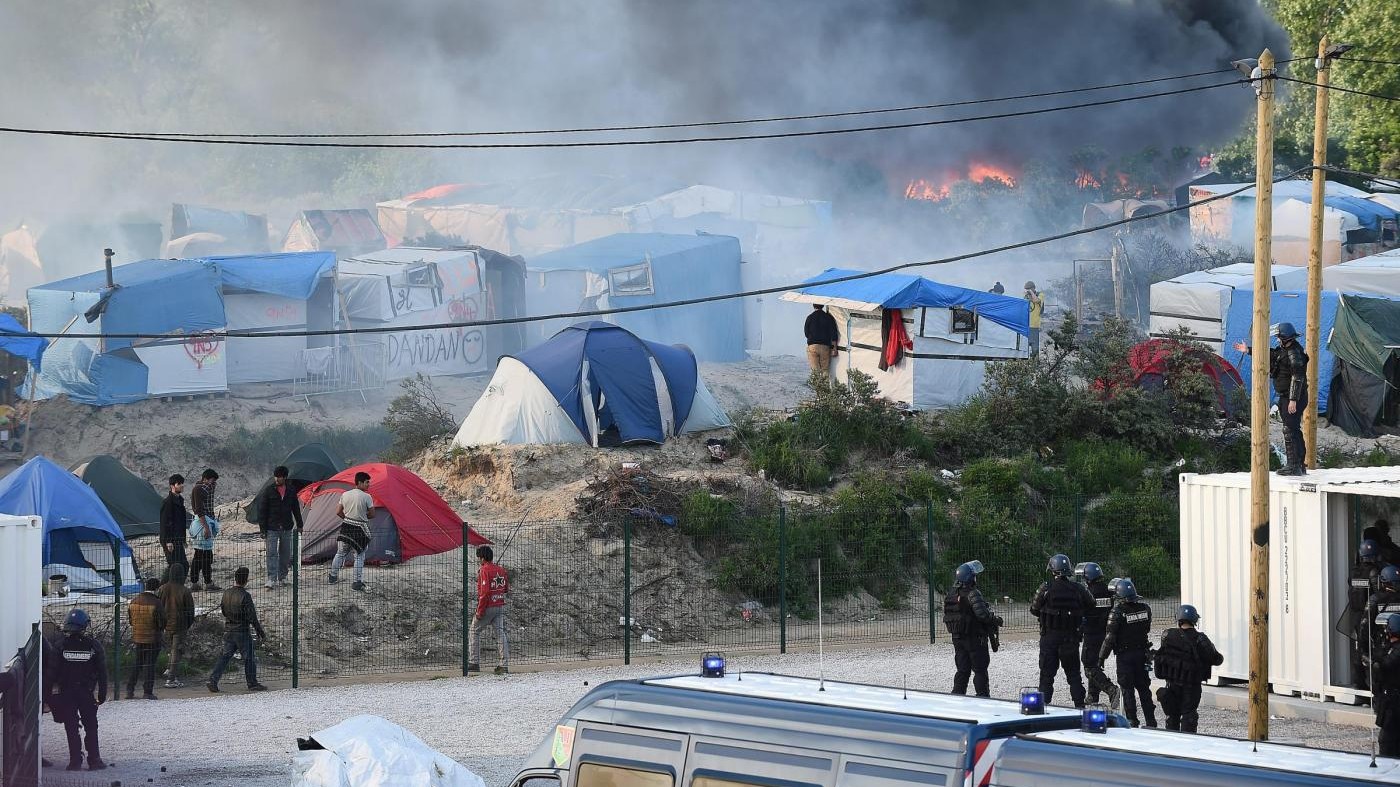 Migranti, scontri in campo profughi a Lesbo: 15 feriti