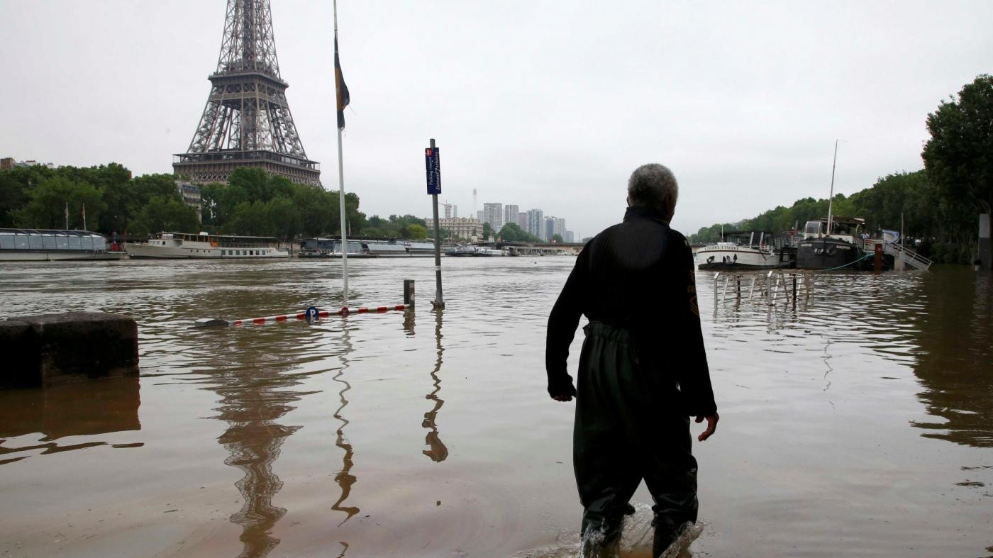 Maltempo in Francia e Germania, Louvre chiude per spostare opere