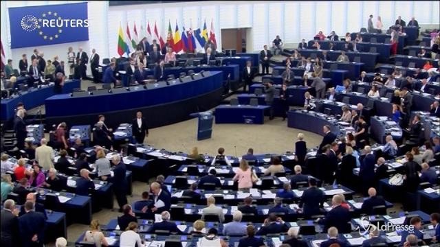 VIDEO Scontro Juncker-Tajani al Parlamento europeo