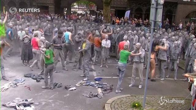 G20 Amburgo: un esercito di zombie invade la città
