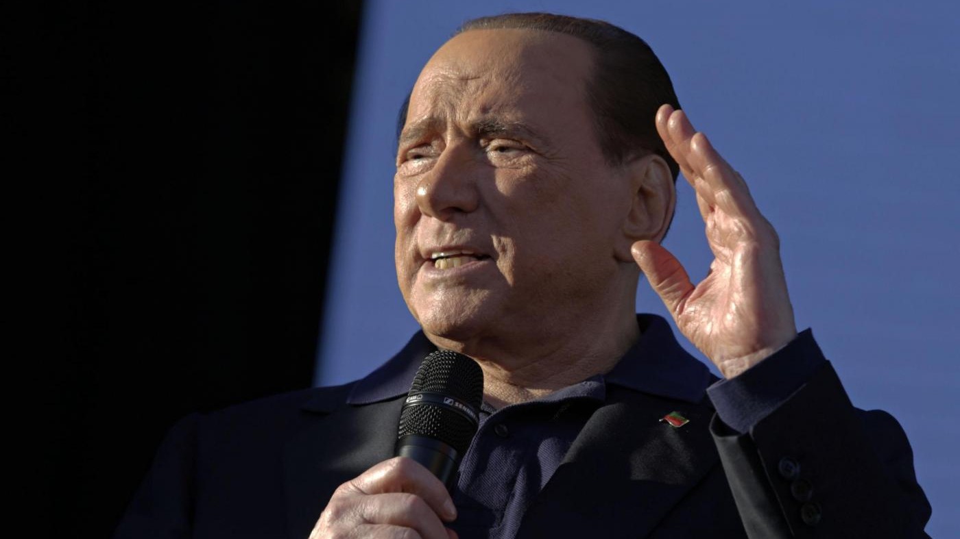 Berlusconi al seggio: Raggi o Giachetti? Romani senza coscienza