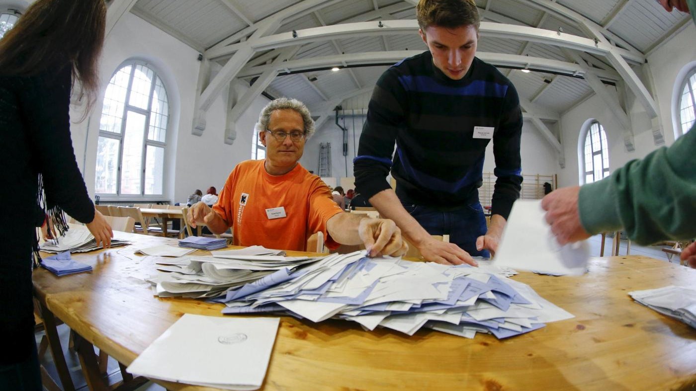 Svizzera al voto per il referendum sul reddito di cittadinanza