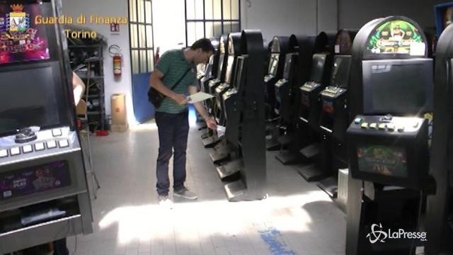 Gestivano slot “taroccate” in tutta Italia: 12 denunciati a Torino