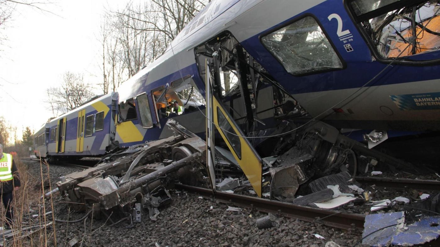 Belgio, scontro tra treni nella notte: 3 morti e 40 feriti