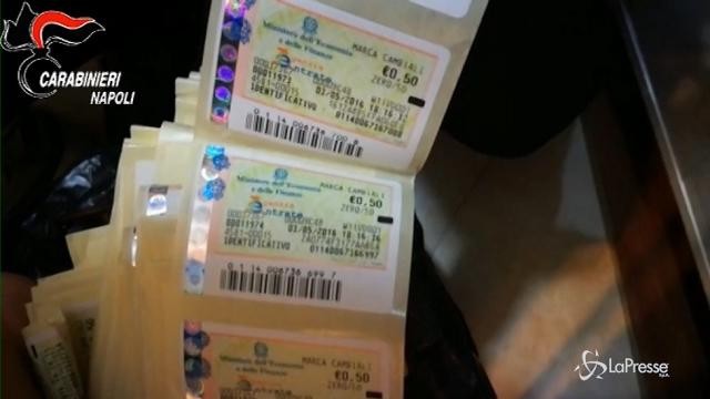 Napoli: trovata con 10mila marche da bollo false, arrestata 50enne