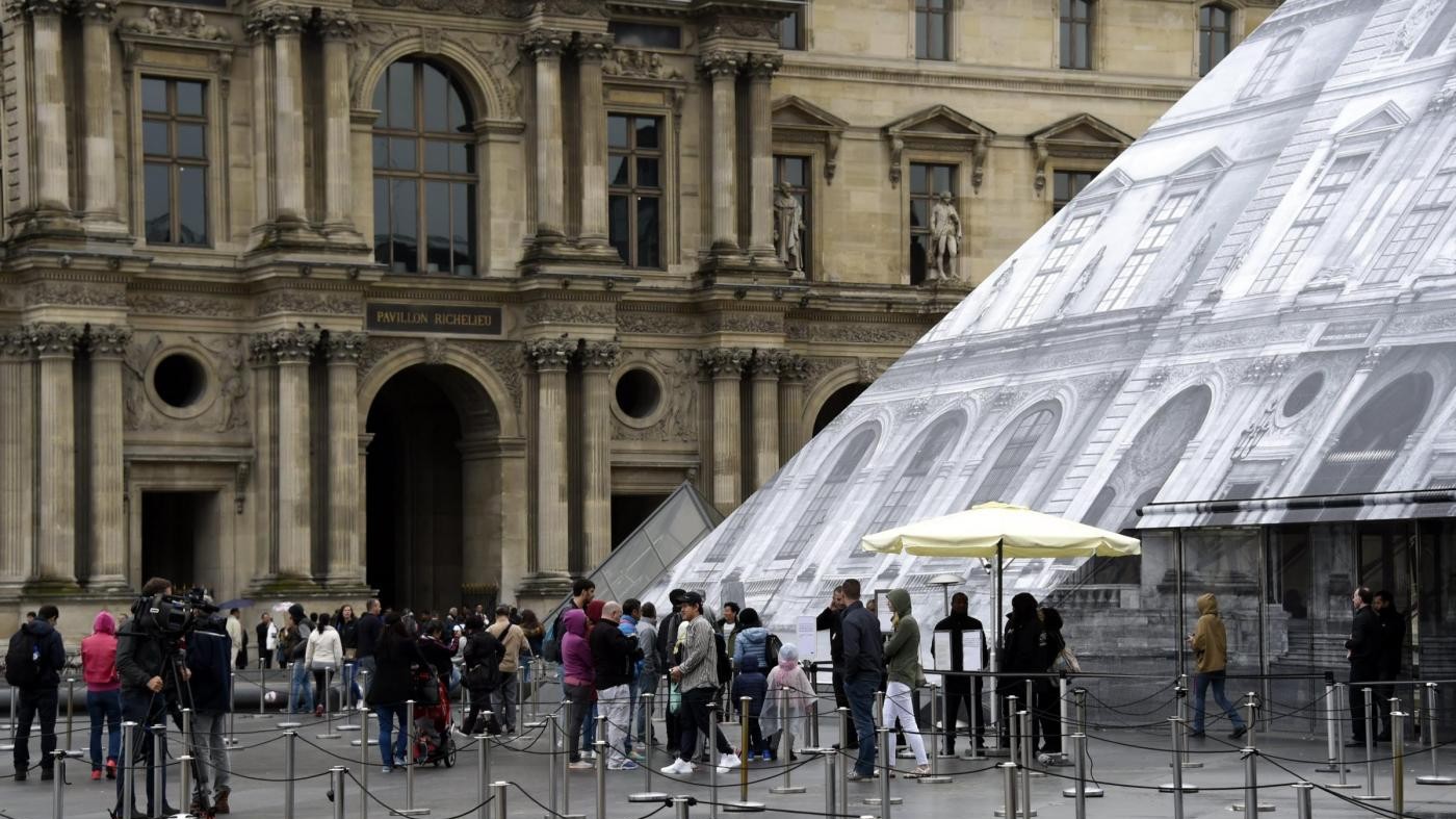 Il Louvre e il museo d’Orsay riapriranno mercoledì