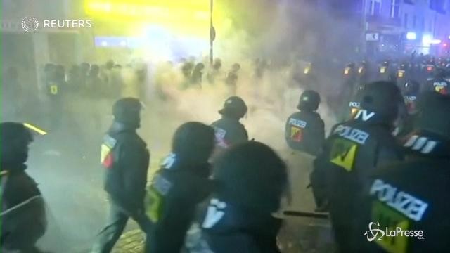 VIDEO Amburgo, scontri al G20: centinaia di feriti