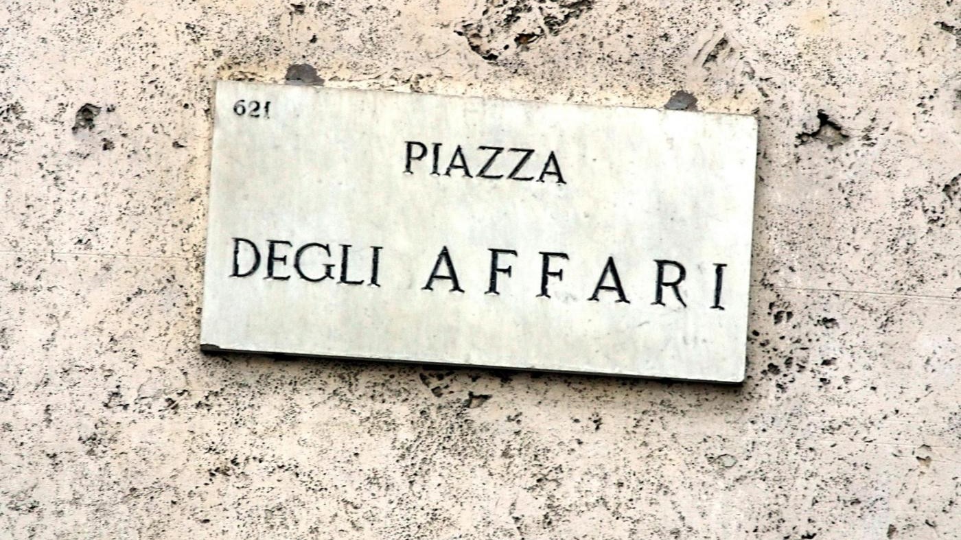 Borsa, Piazza Affari chiude in rialzo, brillano Cnh e oil