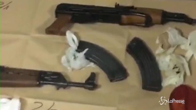 Napoli, trovato arsenale nel garage di un 22enne