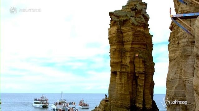 Cliff Diving, in Portogallo tuffi da brividi