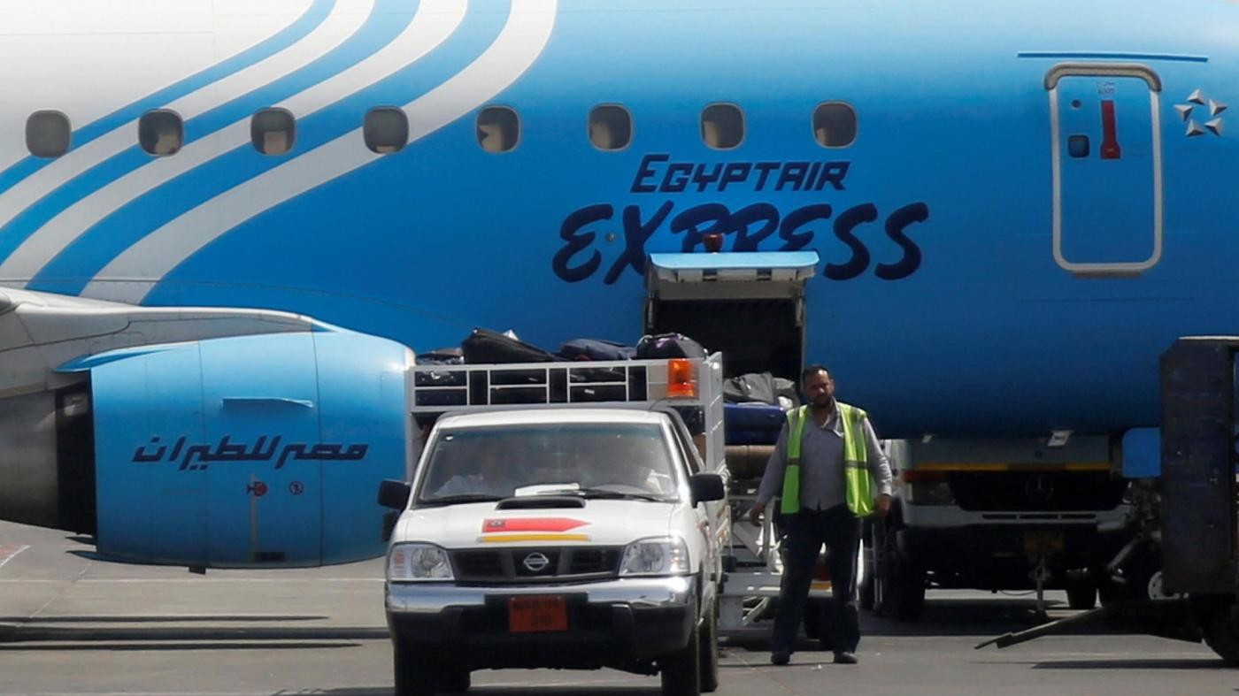 Aereo dell’EgyptAir atterra in Uzbekistan dopo un allarme bomba