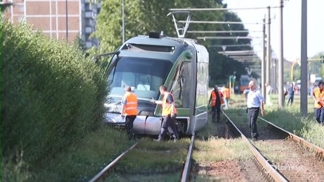 Milano: deraglia tram della linea 15