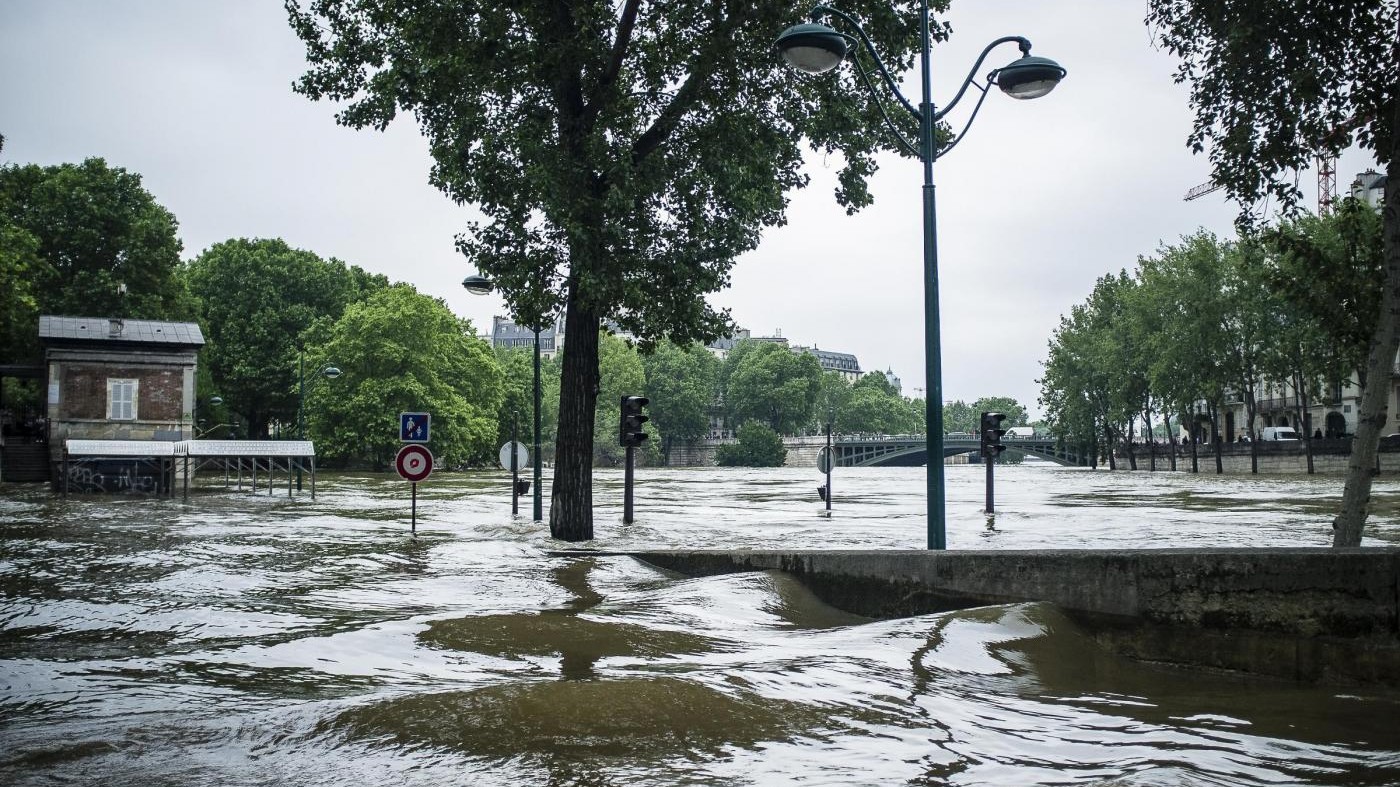 Maltempo, disagi a Firenze tra frane ed esondazioni