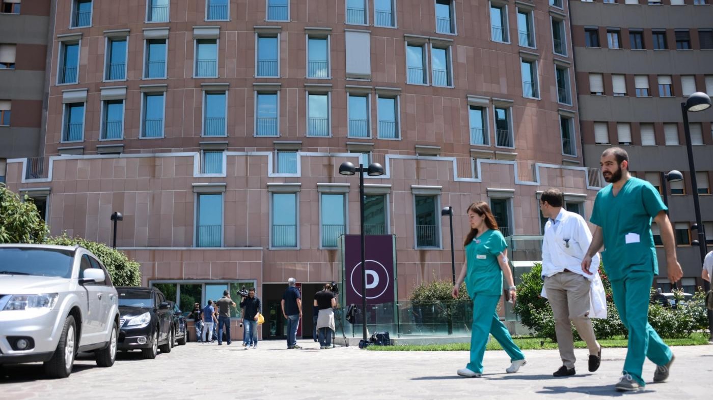 Berlusconi ancora ricoverato: medico fa punto nel pomeriggio